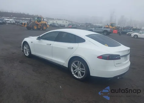 2015 Tesla Model S 60/70/85 z USA, uszkodzony, nr VIN 5YJSA1H11FFP77922
